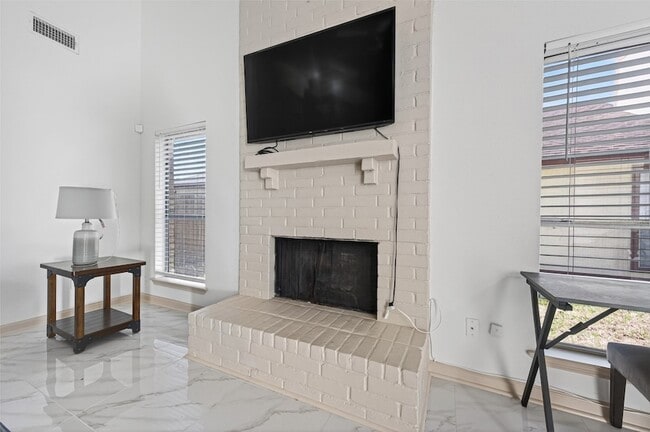 Building Photo - 10726 Village Trail Dr