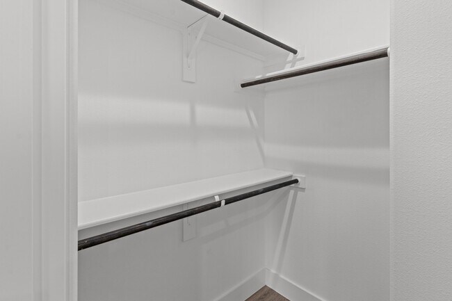 Building Photo - 7927 Colonial Ln