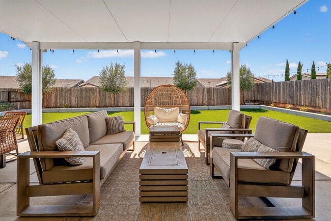 Building Photo - Charming 4BR House in Madera