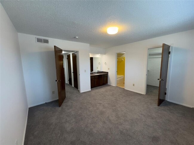 Building Photo - 3325 Brookhollow Ct