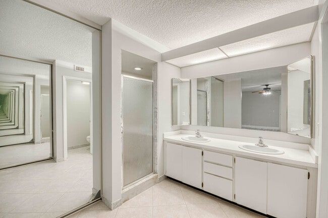 Building Photo - 1221 12th Ln