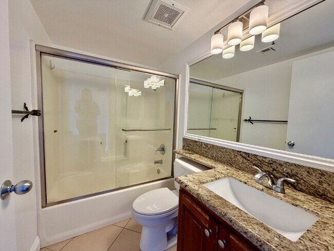Building Photo - Enjoy the San Clemente lifestyle!