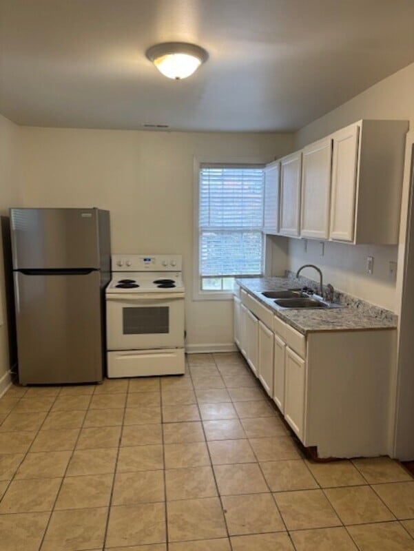 Building Photo - 2922 Noble Ave