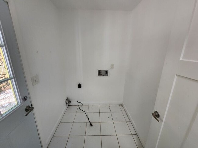 Building Photo - 7055 Riverside Dr