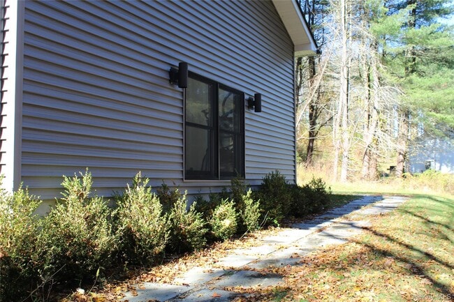 Building Photo - 3 Spruce Hl