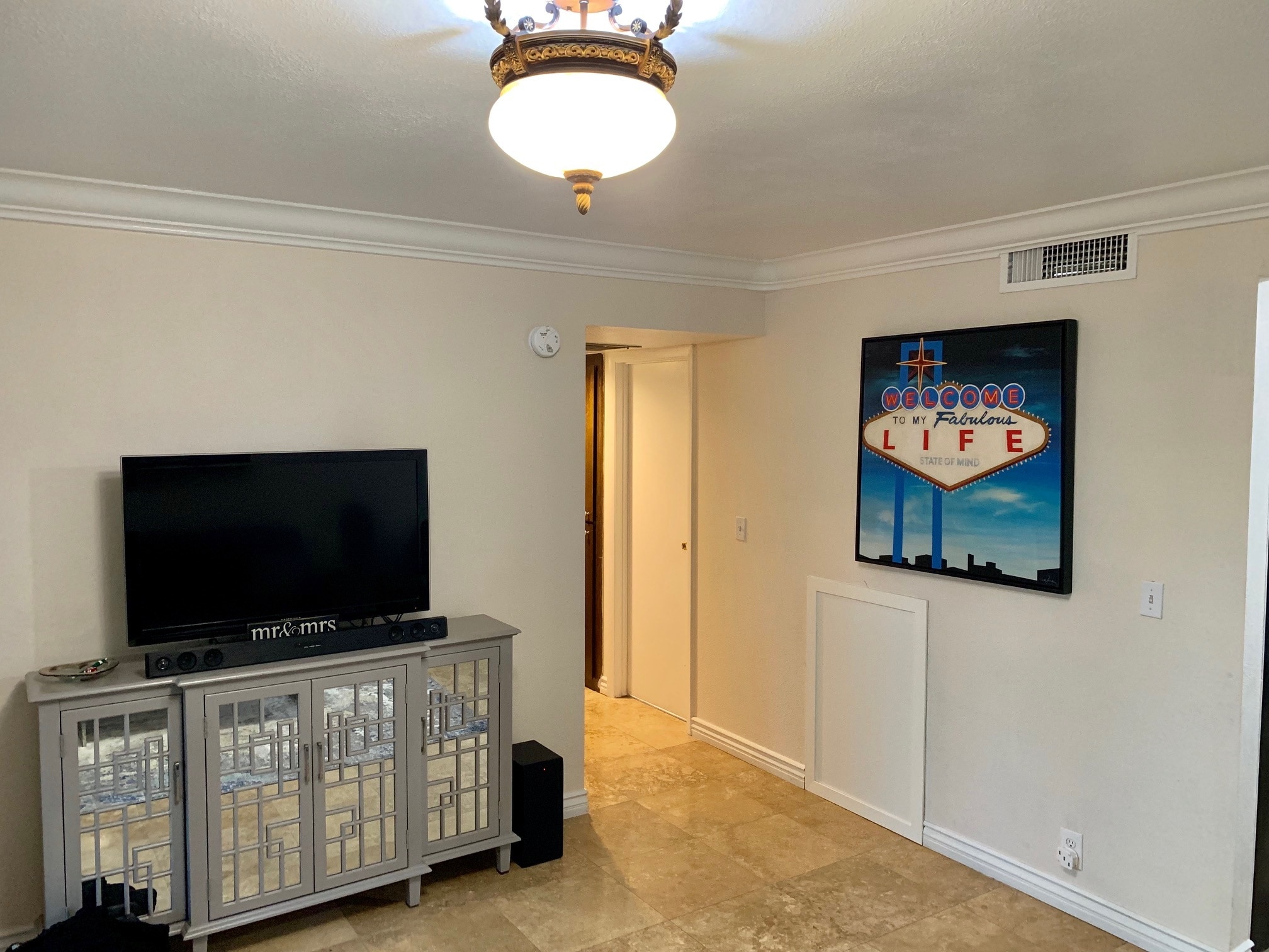 Building Photo - 565 S Royal Crest Cir