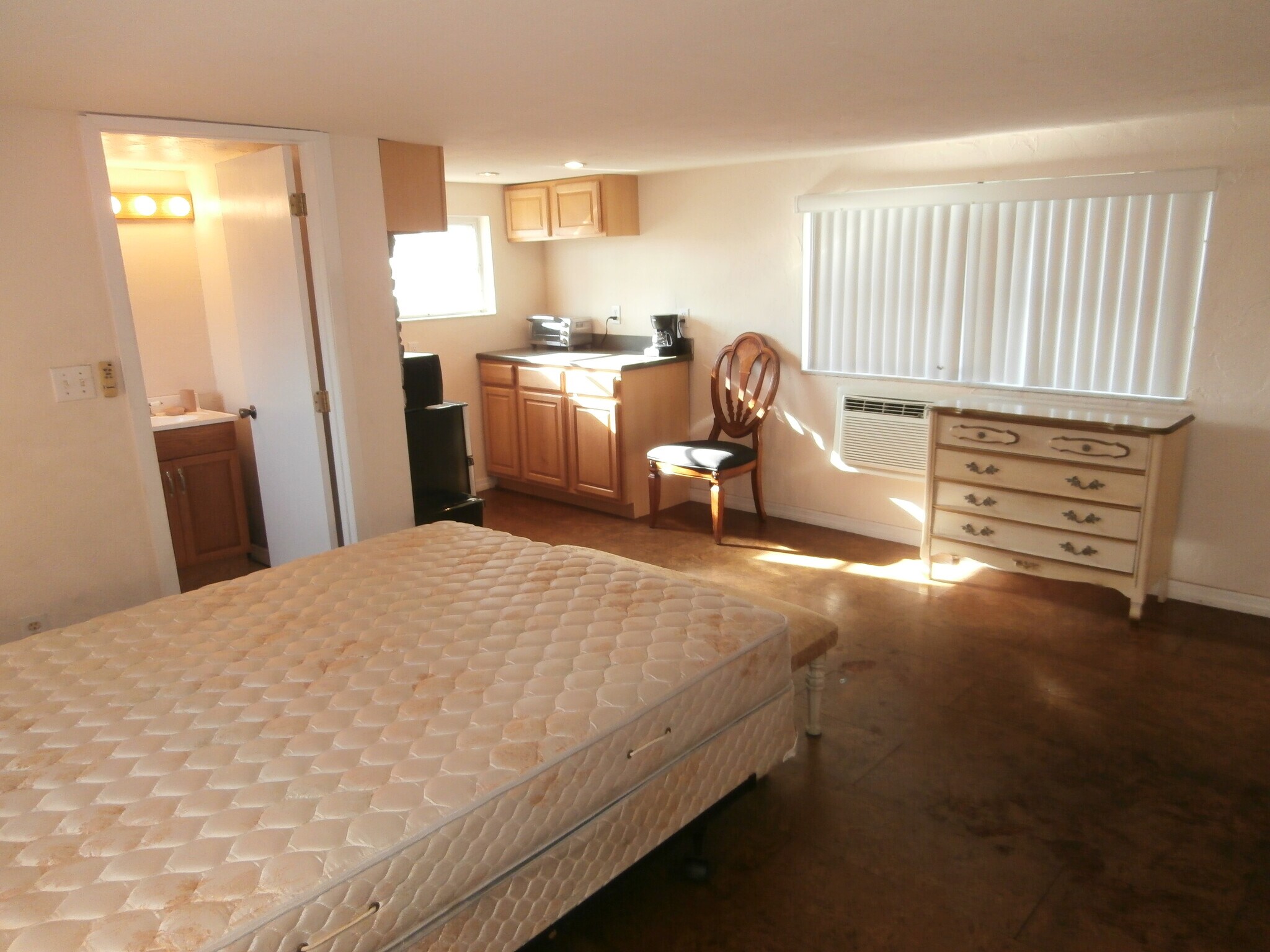 Building Photo - 300 Salem Ave NW