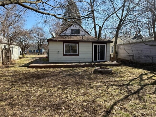 Building Photo - 633 Bagley Ave