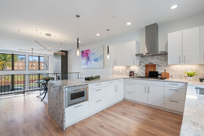 Building Photo - LUX 3BD, 5BA Townhome Near Cherry Creek, C...