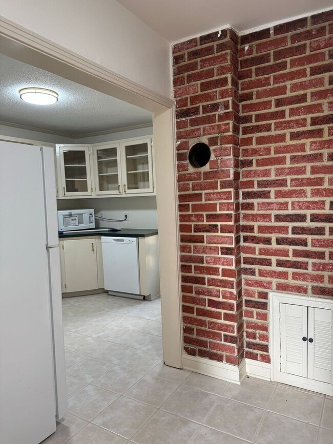 Building Photo - Freshly Updated 3BR Home with Designer Brick Accents