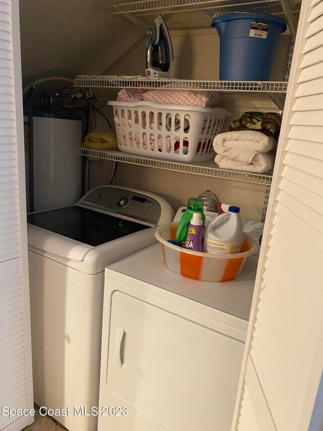 Building Photo - 8056 Sunset Ct