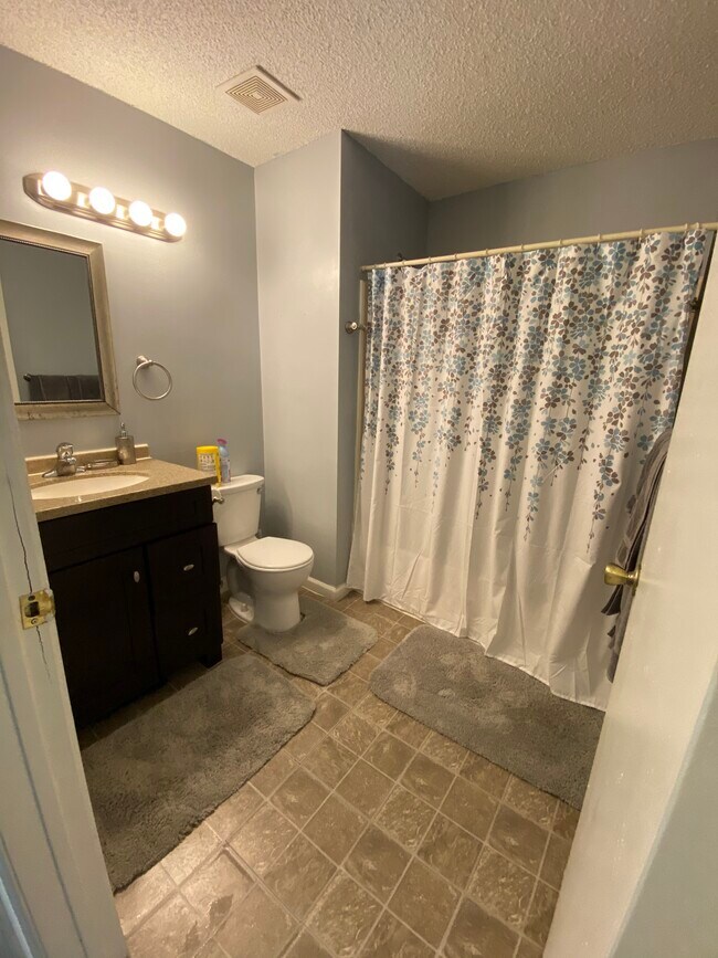 Building Photo - 109 Sussex Pl