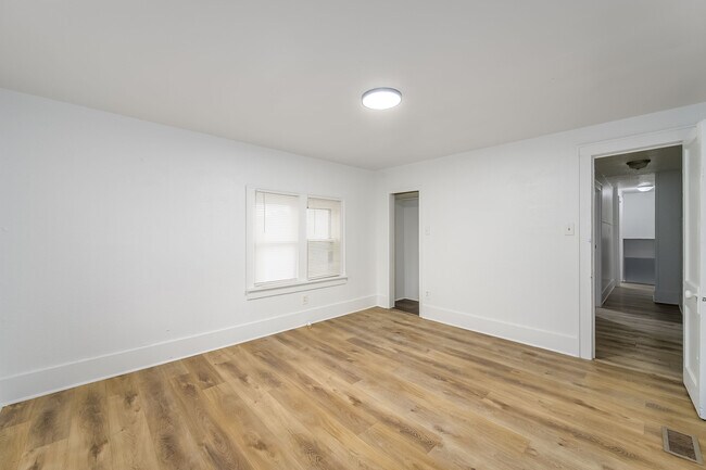 Building Photo - 1825 S Topeka Ave