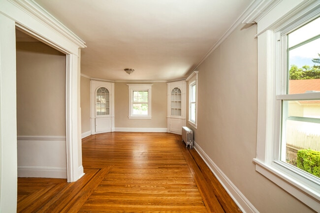 Building Photo - 25 Jardine Rd