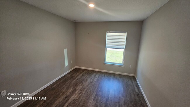 Building Photo - Newer Home - Bright & Open Floor Plan