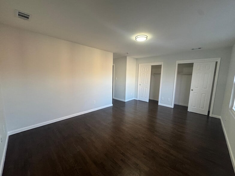 Building Photo - 1057 Bond St