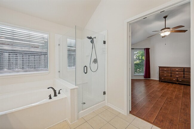 Building Photo - 1615 Bur Oak Dr