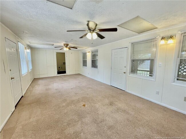 Building Photo - 717 Rockwood Dr