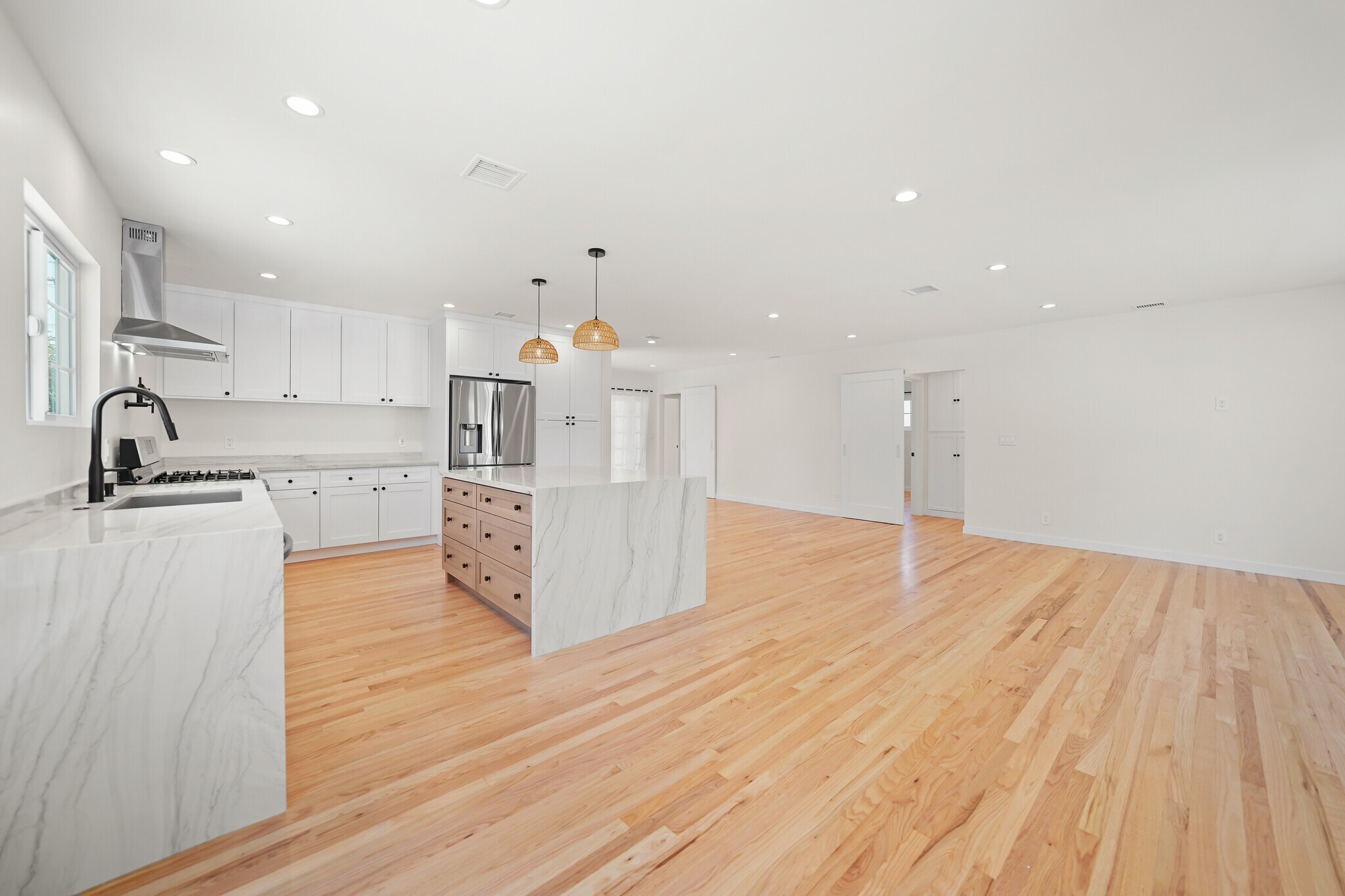 Building Photo - 6501 Hesperia Ave