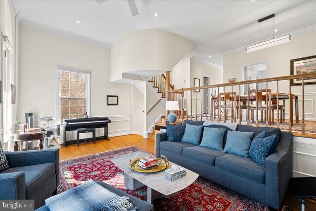 Building Photo - 2071 Van Tuyl Pl