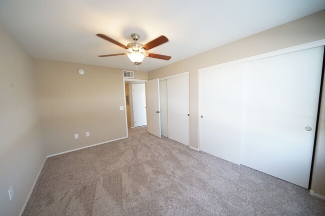 Building Photo - Beautiful 2 bed 2 bath upstairs unit in gated community.