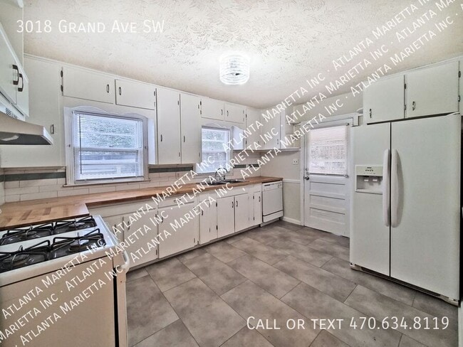 Building Photo - 3018 Grand Ave SW