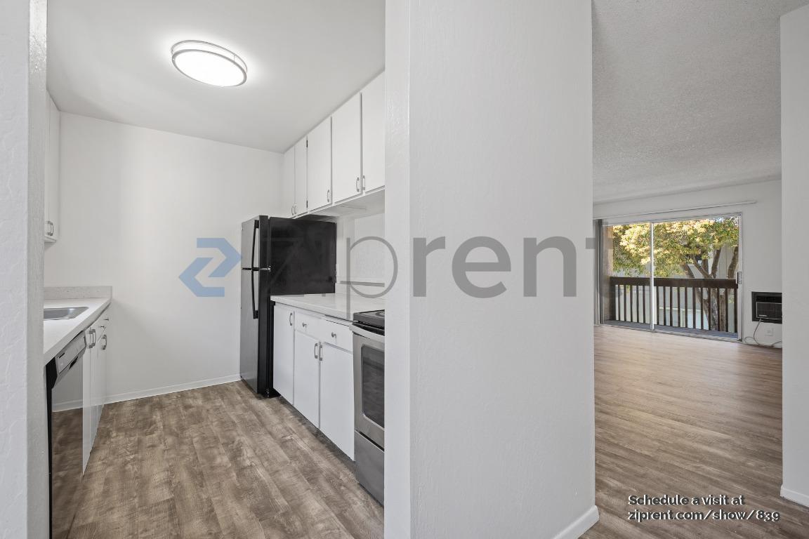 Building Photo - Unit 28