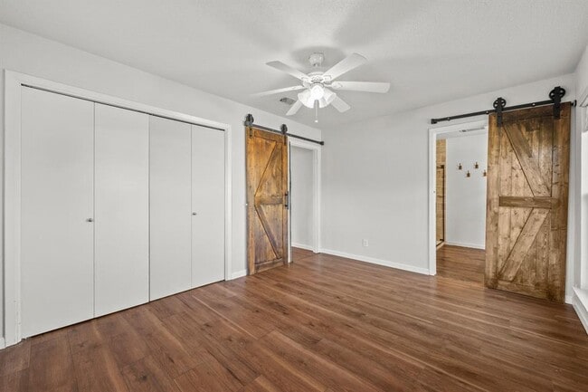 Building Photo - 605 Apache Trail