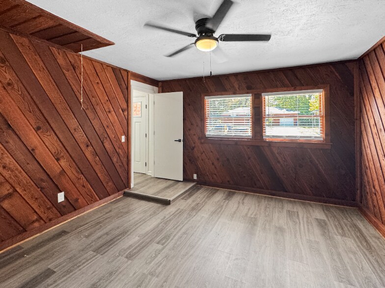 Building Photo - 513 Manor Dr