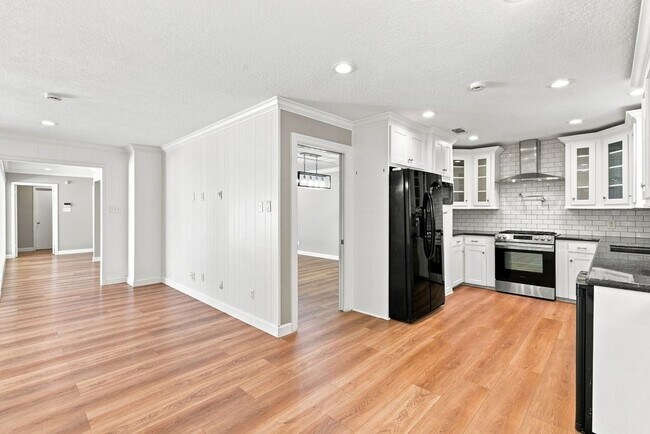 Building Photo - 5522 Dumfries Dr
