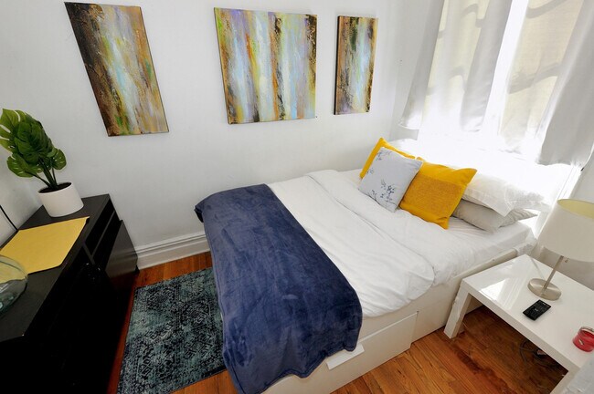 Building Photo - 416 W 46th St