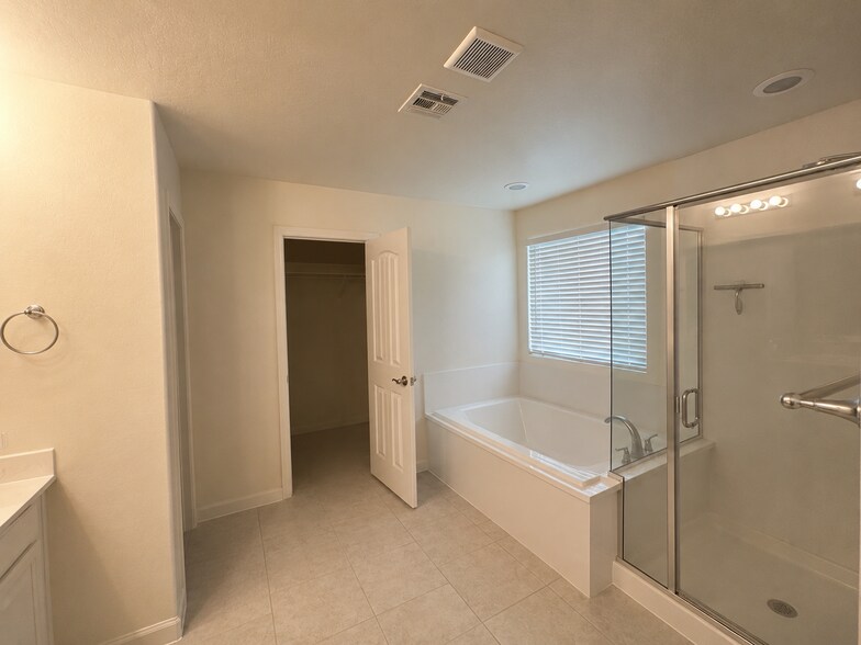 Building Photo - 7439 Tinley Creek Ave