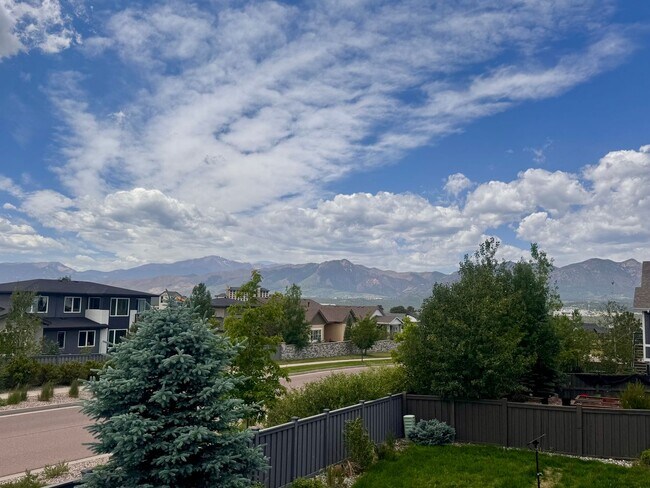 Building Photo - LUXURY 4 Bedroom home in NORTHGATE with Mountain Views