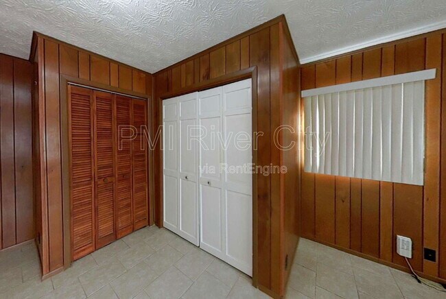 Building Photo - 7819 Lisa Dr E