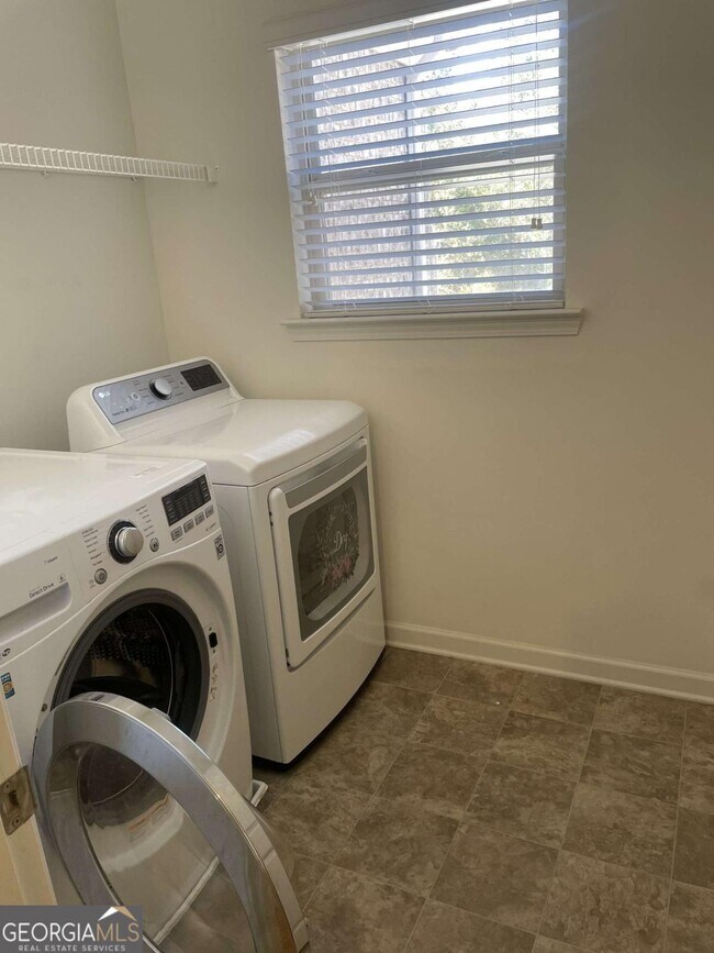 Building Photo - 1418 Haynescrest Ct