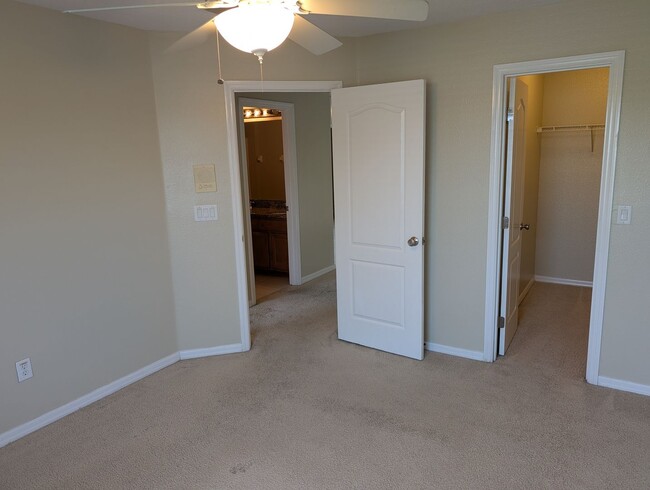 Building Photo - BEAUTIFUL 4 Bed 2.5 Bath Home For Rent in ...
