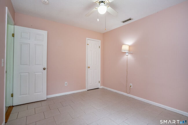 Building Photo - 302 Briarwood Ct