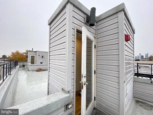 Building Photo - 1950 N Gratz St