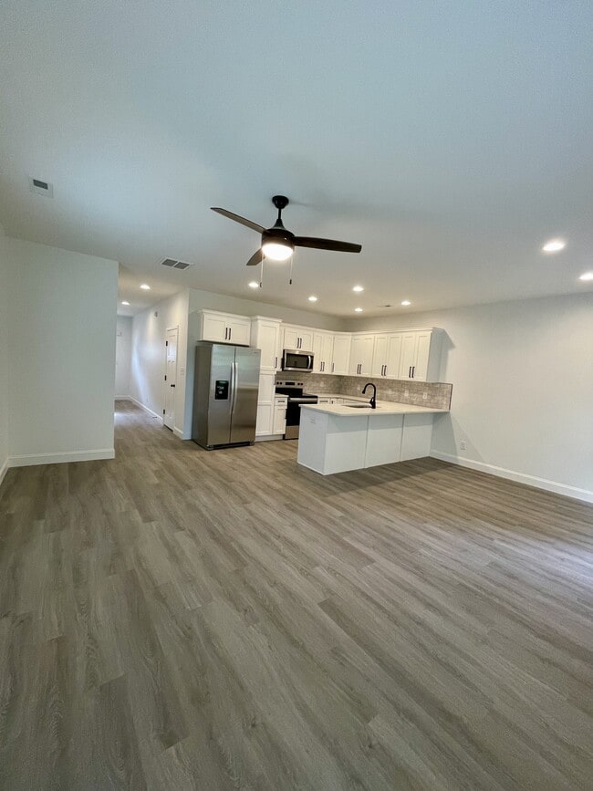 Building Photo - 128 Independence Ln