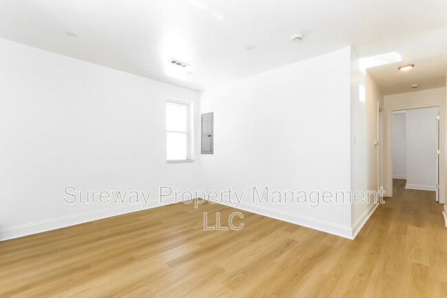 Building Photo - 300 Monroe Ave