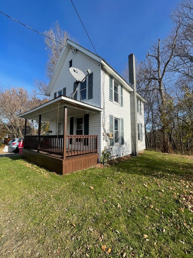 Primary Photo - Newly renovated 3 Bed / 1 1/2 Bath home wi...