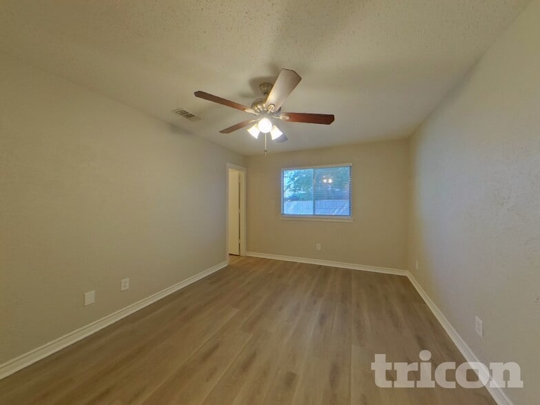 Building Photo - 8620 Santa Clara Dr