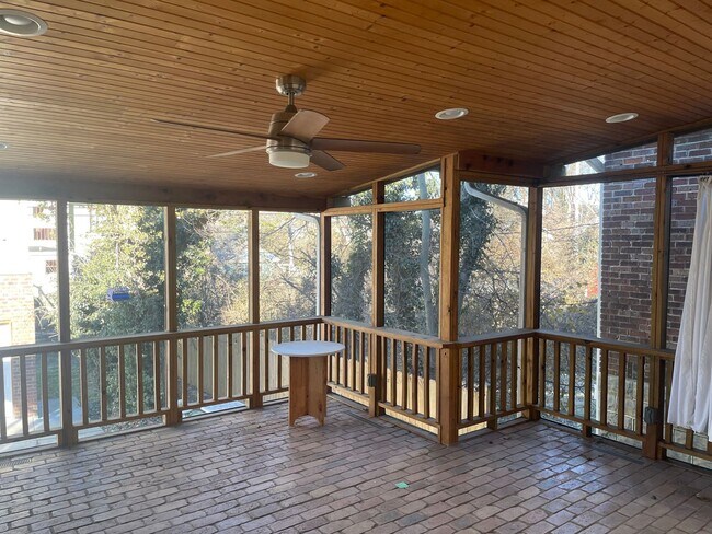 Building Photo - Historic Home 3BR / 2BA Detached Garage, W...