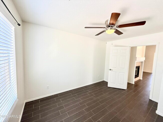 Building Photo - 13740 W Keim Dr