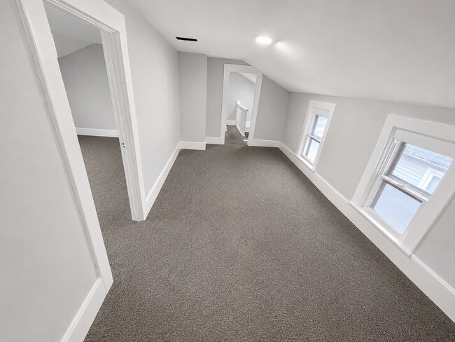 Building Photo - 2204 St Clair St