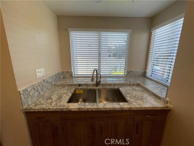 Building Photo - 7271 Kensington Dr
