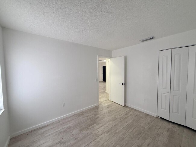 Building Photo - 13186 Thrush St