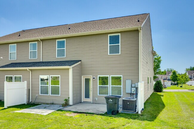 Building Photo - 826 Summerlake Dr