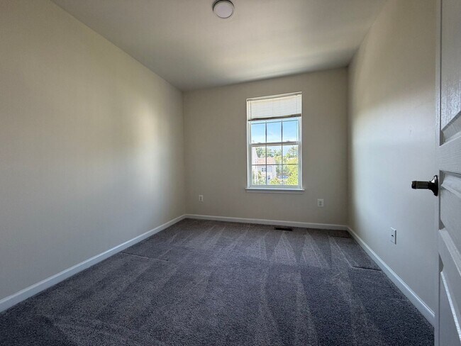Building Photo - 43561 Marguerite Way
