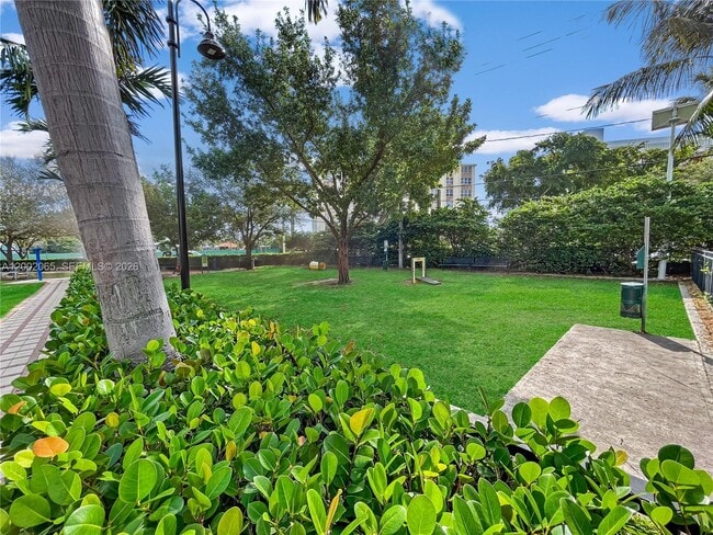 Building Photo - 1025 92nd St